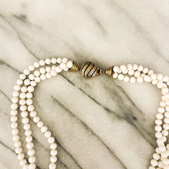 Vintage Ciner Necklace Milk Glass Beaded Gold Toned Multilayer Signed Designer R - Picture 2 of 4